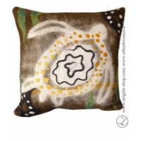 hand-felted-pillow-turtle--brown-unique-details-interior-artist-lina-egle-urbonaite-lgifts-lithuania